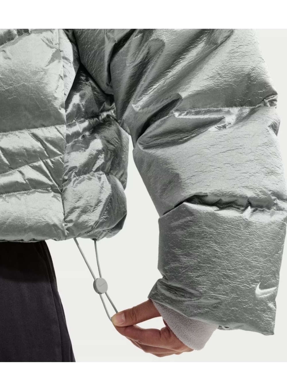 Nike Sportswear Swoosh Women's Metallic Therma-FIT Oversized Down Puffer Jacket - Picture 5 of 13